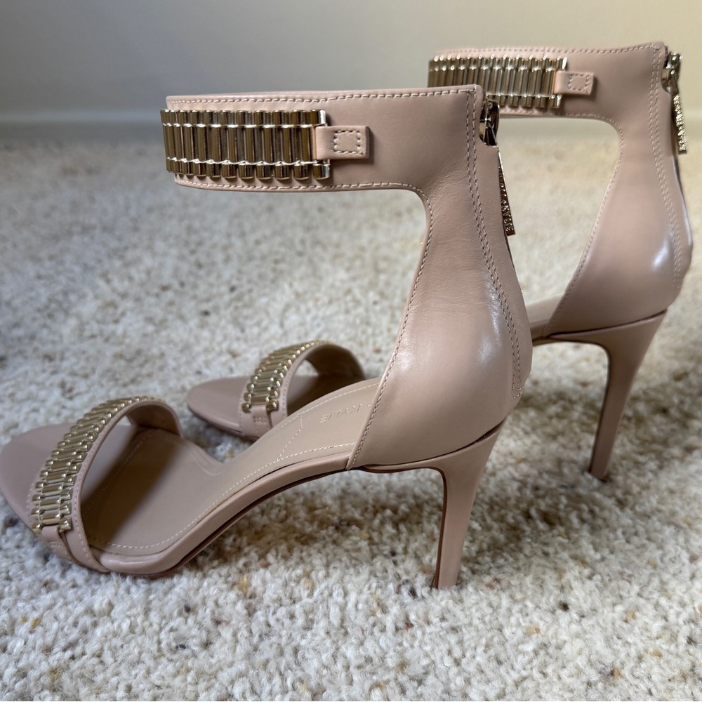 Kendall + Kylie Nude Heeled Sandal with Gold Accents, Size 7 - Picture 9 of 15